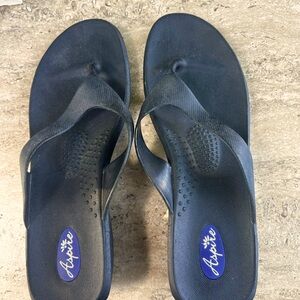 Aspire Women's Classic Black Sandals